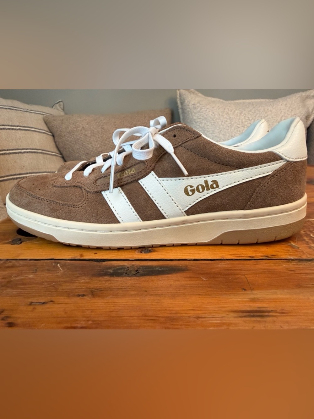 EUC GOLA
Exclusive Hawk Suede Sneakers
Color TOBACCO/OFF WHITE
Size US 8 EURO 39 - Picture 3 of 11